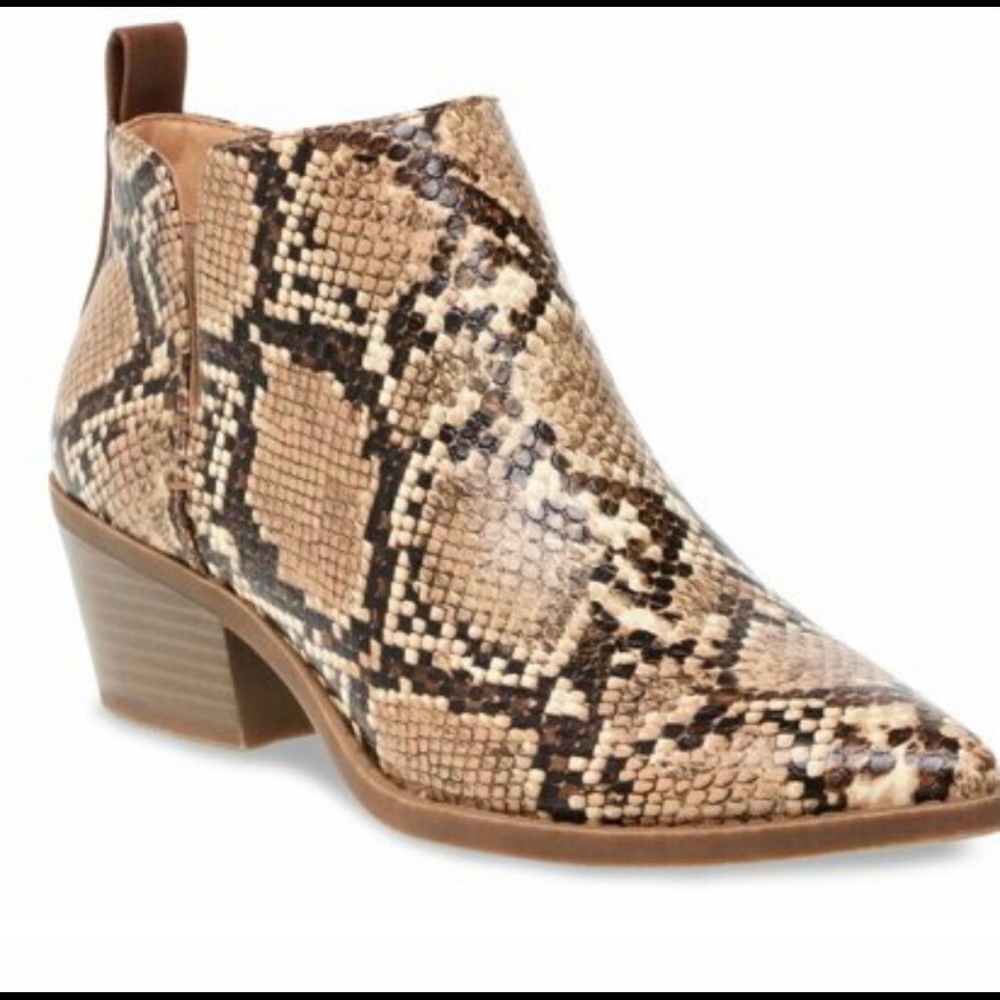 New Trendy and Cute Snakeskin Bootie size 6